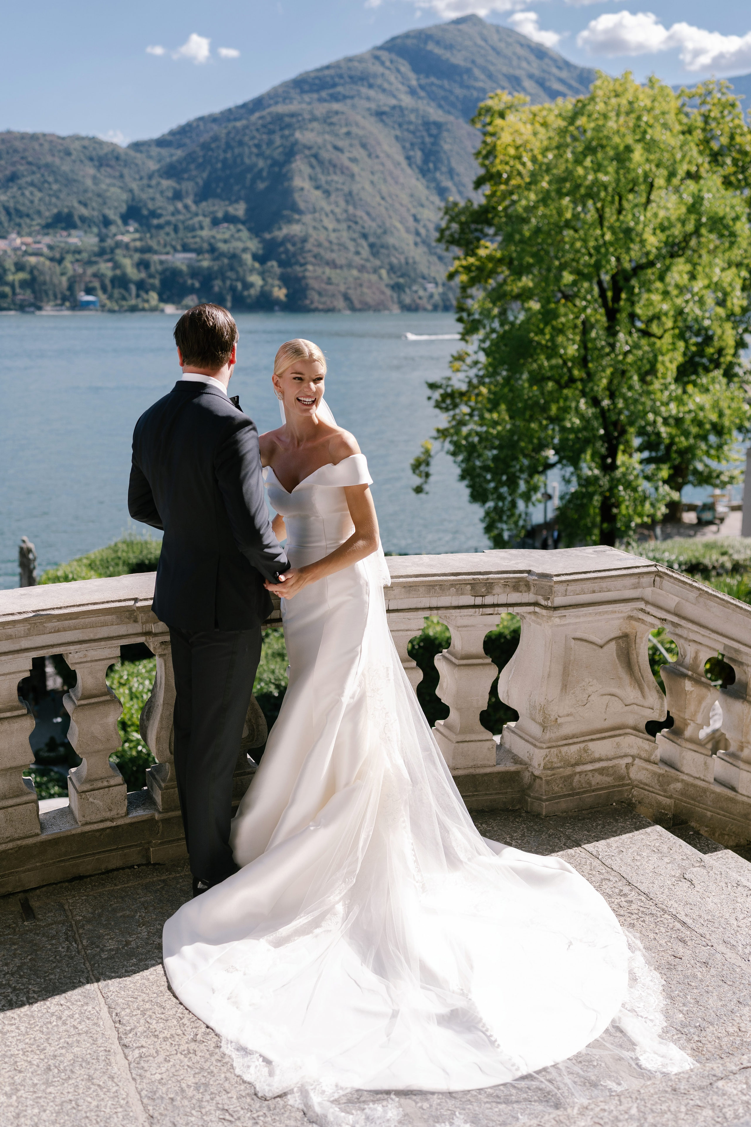 Bride and groom on the balcony of Villa Carlotta above Lake Como